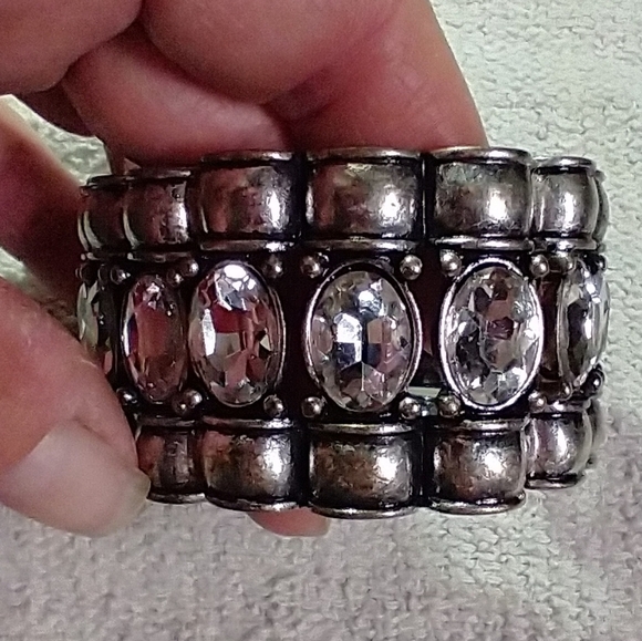 Silvertone large wide crystal stretch bracelet - Picture 1 of 4